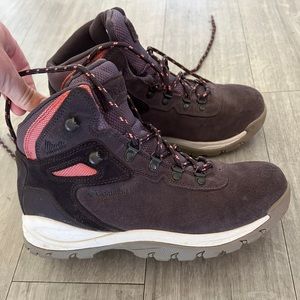 Columbia Newton Ridge Plus- women 9 - purple hiking boots